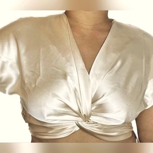House of Harlow Satin Finish Cream Short Sleeve Twist Front Crop Top…